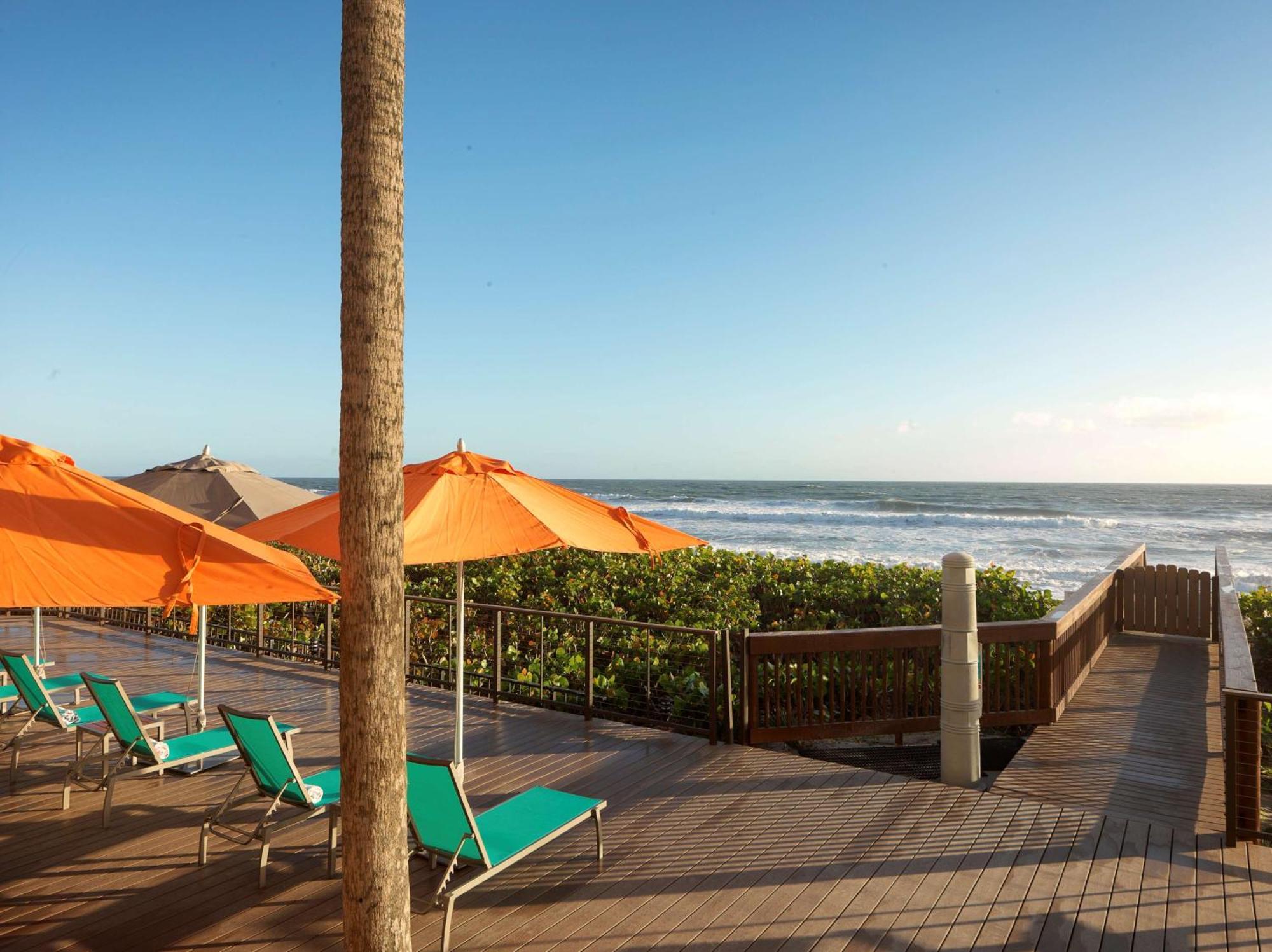 Doubletree Suites By Hilton Melbourne Beach Oceanfront Exterior foto